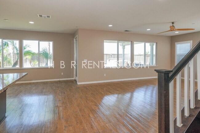 Building Photo - 906 River Bend Dr