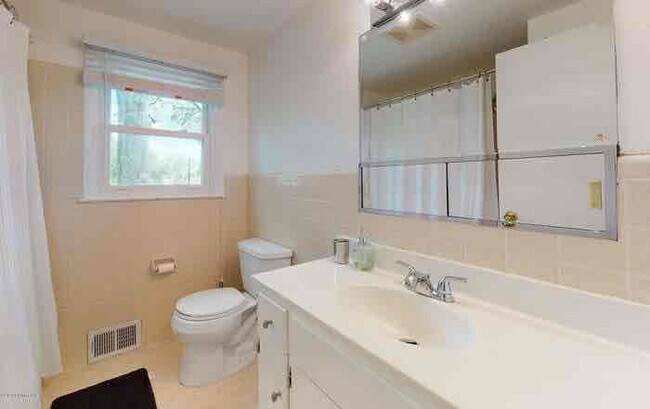 Building Photo - 3706 Napanee Rd
