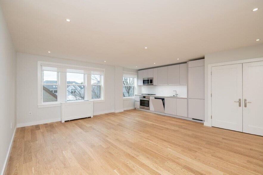 Building Photo - 131 Highland Ave