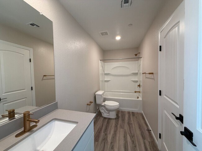 Building Photo - NLV 3 bed in a gated community!