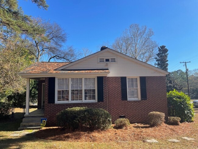 Building Photo - 2 Bedroom 1 Bath Brick Home