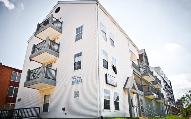 Anterior View - 101 E Daniel St