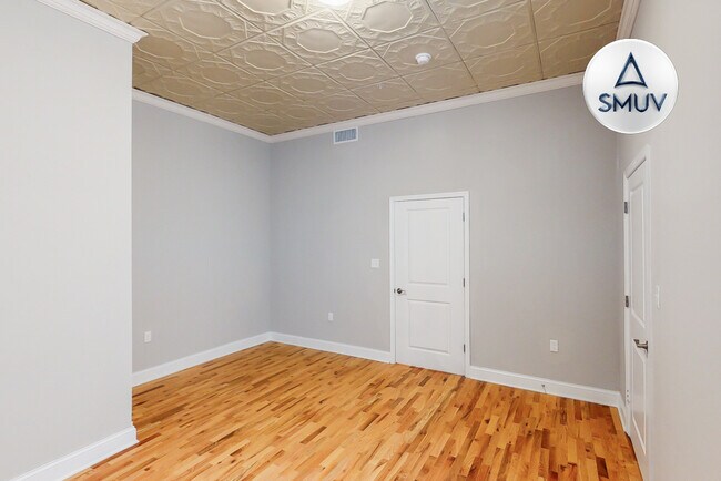 Building Photo - 100 West Lexington-209