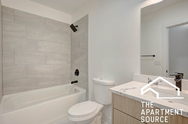 Building Photo - 4731 N Western Ave