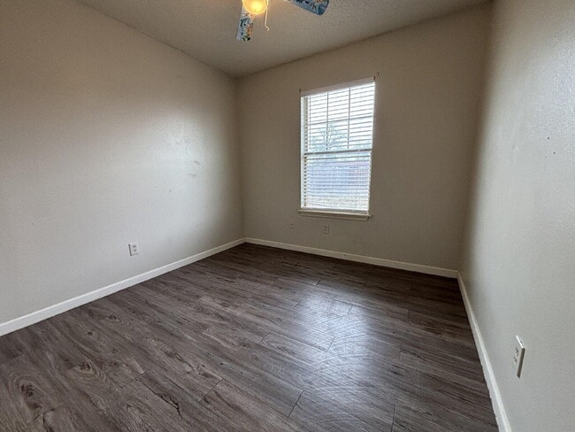 Building Photo - 528 42nd St