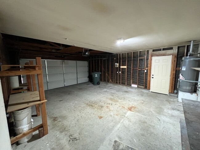 Building Photo - Newly updated 3-bedroom Single Story in th...