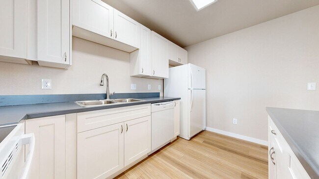 Building Photo - 2 Bed / 2 Bath Newly Renovated Apartment | Walkable Amenities in SW Loveland