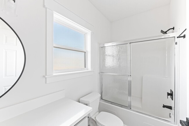 Building Photo - Newly Renovated Beach Front Four Bedroom Home