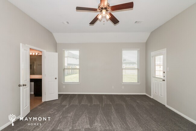 Building Photo - Spacious Brick-Facing Home