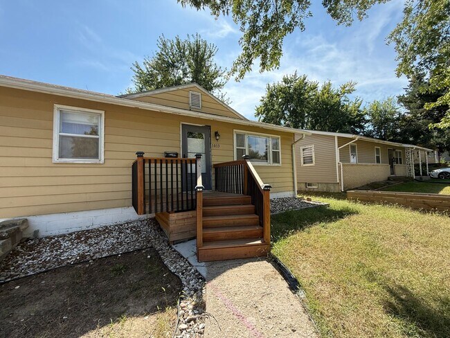 Building Photo - Charming Updated Home with Modern Kitchen ...