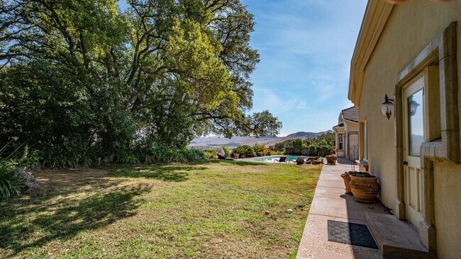 Building Photo - Hilltop Estate in Green Valley-Fully Furni...