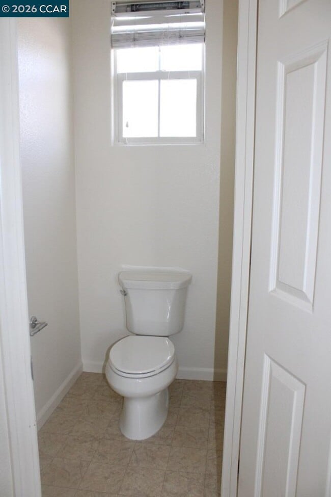 Building Photo - 524 Rosewood Ln