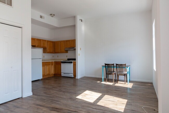 Building Photo - 517 COMMUNIPAW Ave