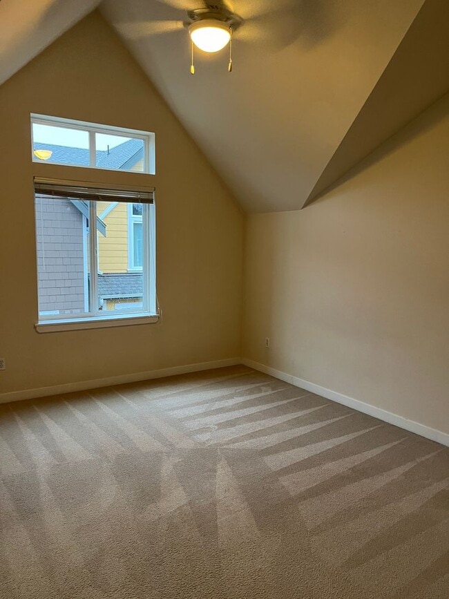 Building Photo - Ravenna Townhome
