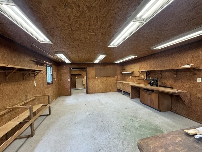 Building Photo - 208 Regalwood Dr