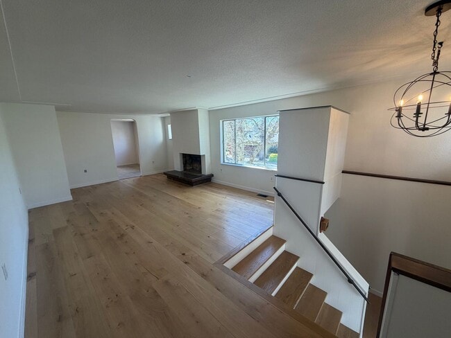 Building Photo - Spacious 4 Bedroom | 3 Bathroom | House in Curtis Park