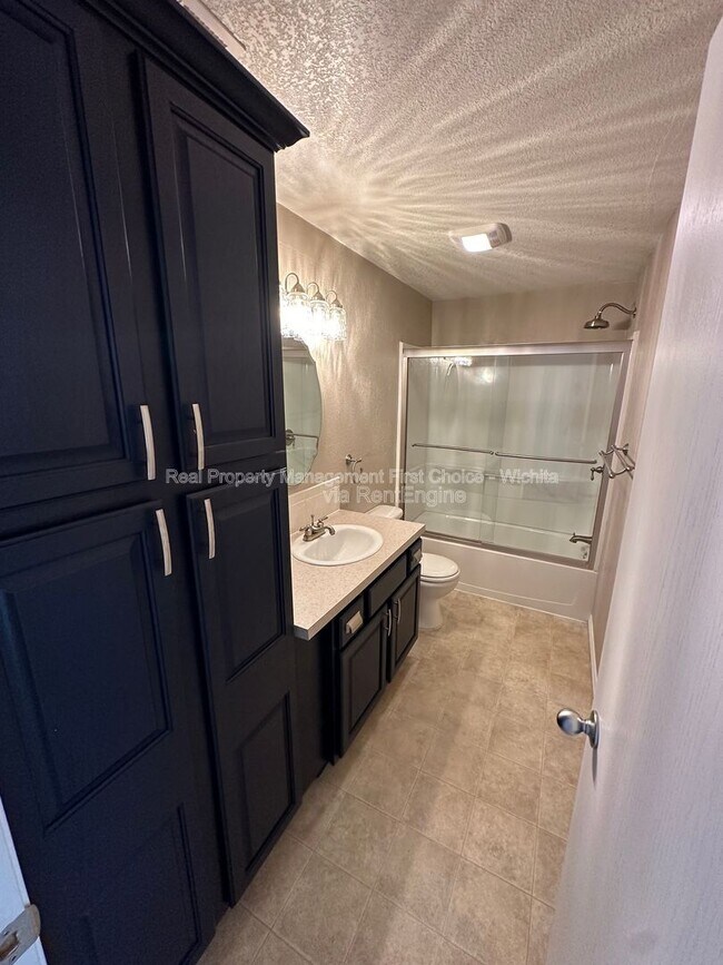 Building Photo - 748 Reflection Lake