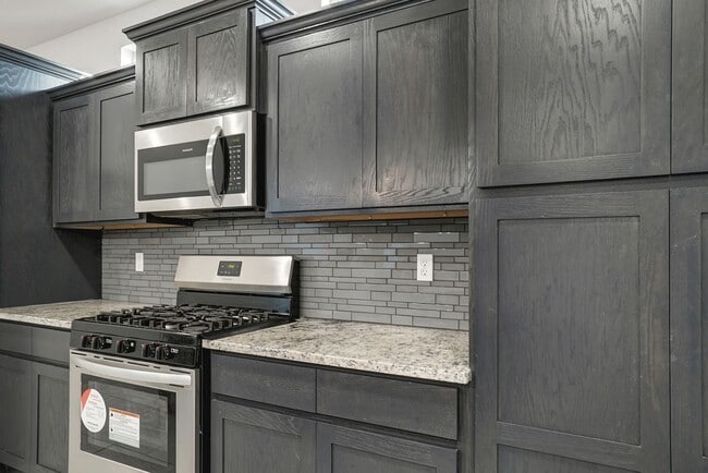 Building Photo - Upper Valley 2 Bedroom 2.5 Bath