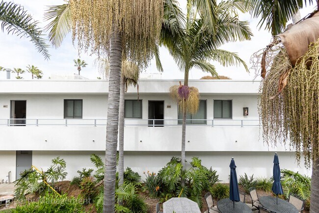 Building Photo - 2-bed, 2-bath 972sqft condo, walking distance to beach in Carlsbad Village, literally one block o...