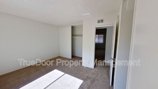 Building Photo - 533 N.Tustin Ave.