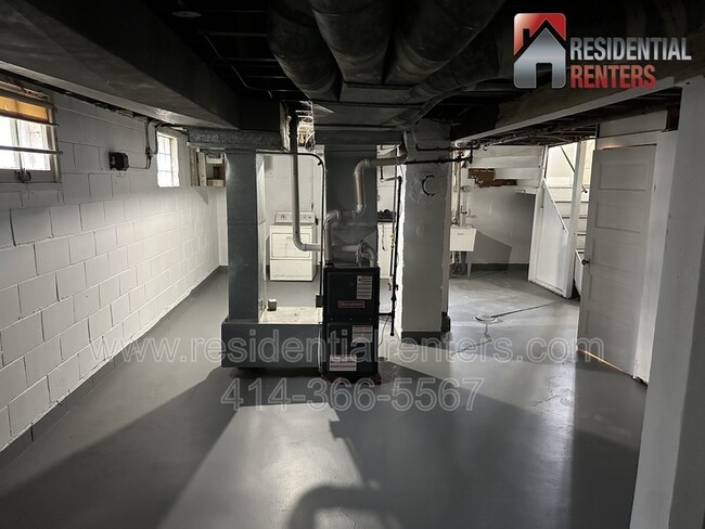 Building Photo - 4220 W Hampton Ave