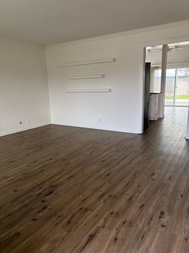 Building Photo - Large 2-Story home in a quiet Cul-de-sac