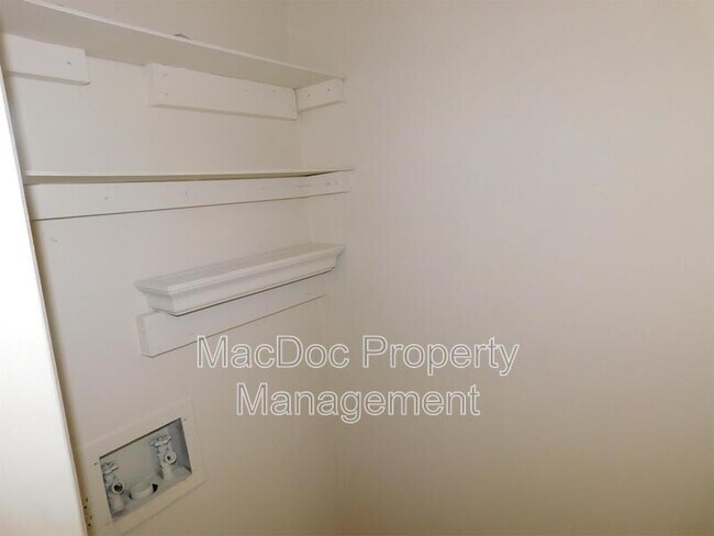 Building Photo - 619 Anvil Rd