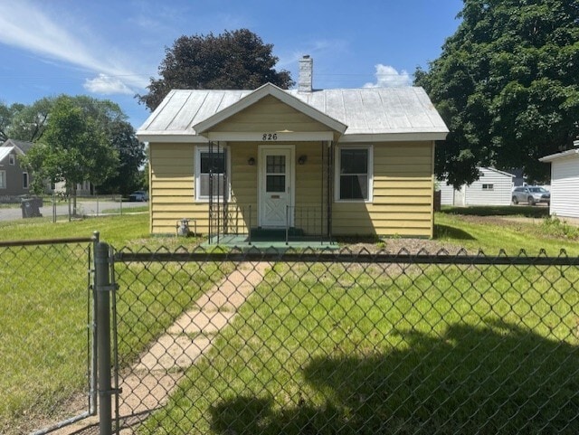 Building Photo - 826 7th St S