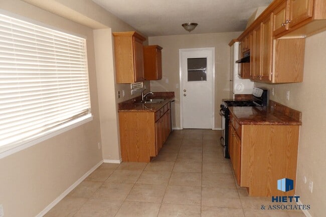 Building Photo - Gorgeous Upper Valley rental home