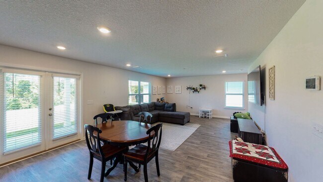 Building Photo - Hammock Bay! 4 bed 2.5 bath home located i...