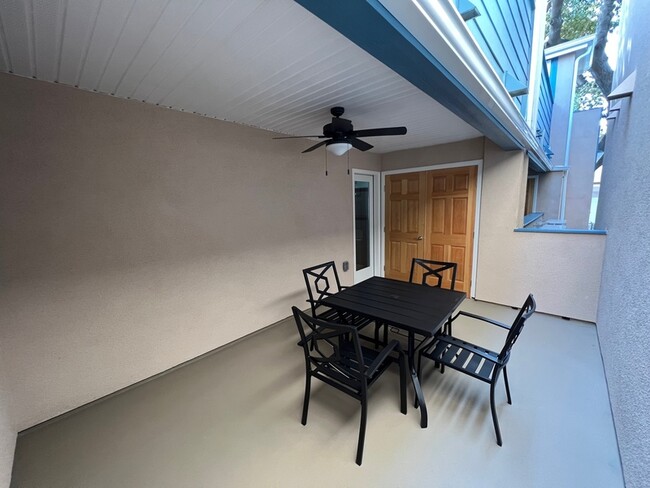 Building Photo - 1803 E Chevy Chase Dr