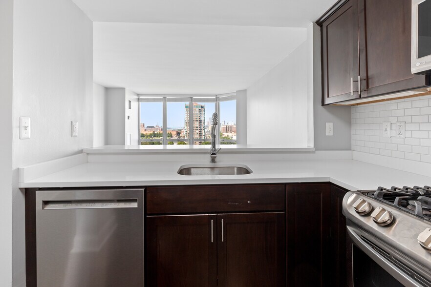 Building Photo - 250 E Harbortown Dr