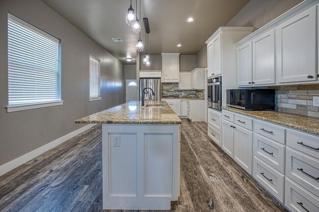 Building Photo - 807 Venice Ct