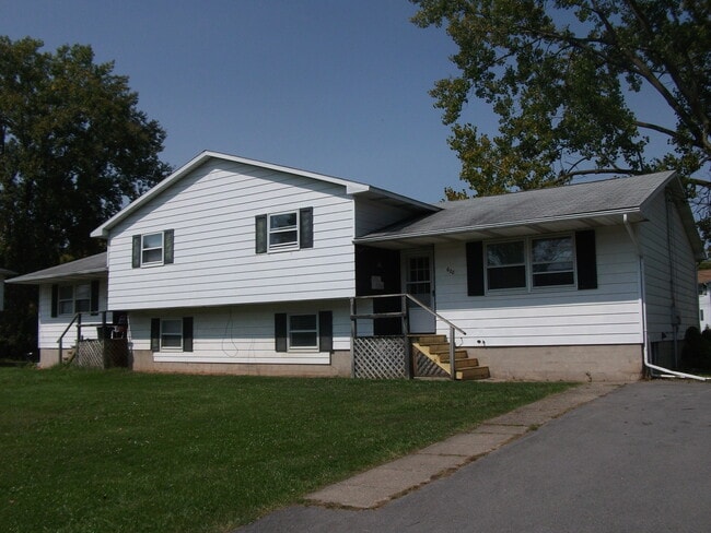 Building Photo - 628 Sunflower Dr