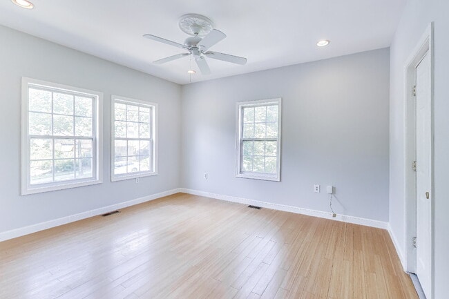 Building Photo - Spacious Deanwood Single-Family Home with Off-Street Parking