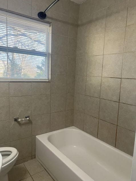 Building Photo - 305 W Oak St