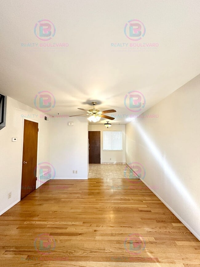 Building Photo - Delightful One-Bedroom + Office Near Idlew...