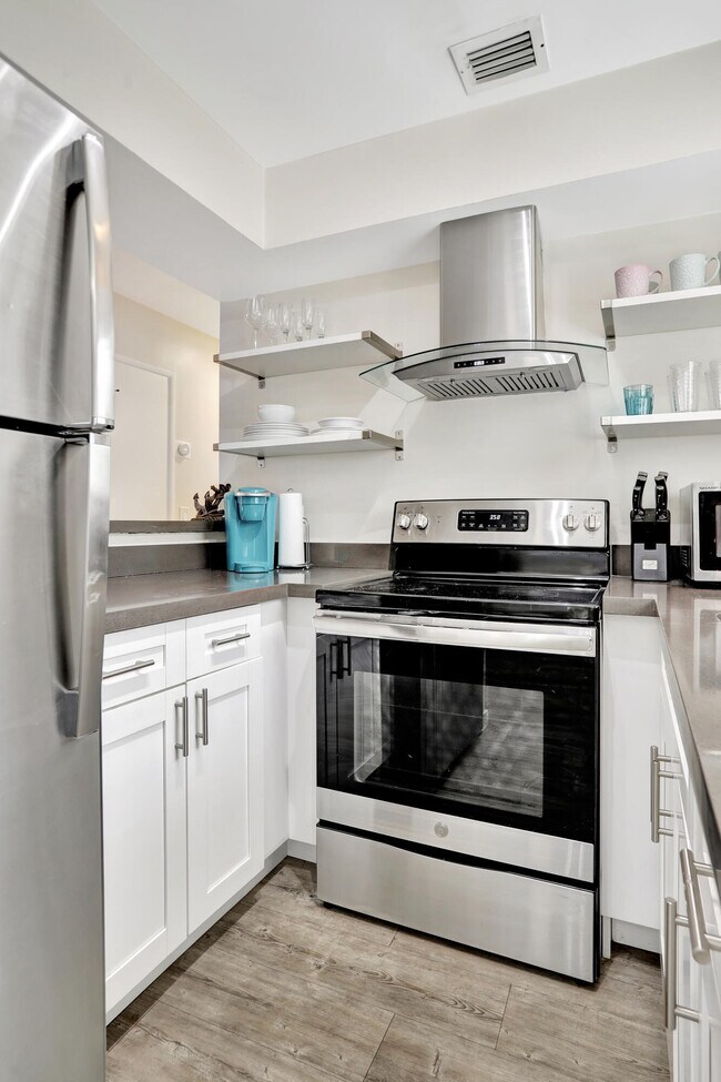 Building Photo - 3208 Marine Dr