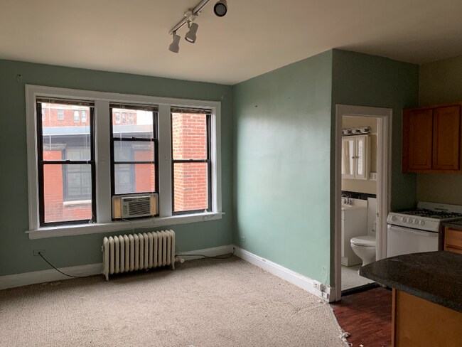 Building Photo - 537 W Deming Pl