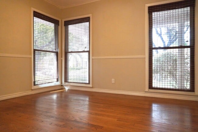 Building Photo - 2317 Dorrington St