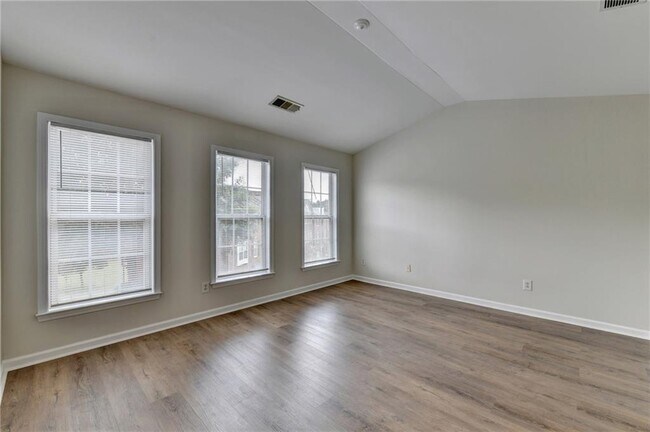 Building Photo - 2026 Merrimont Way