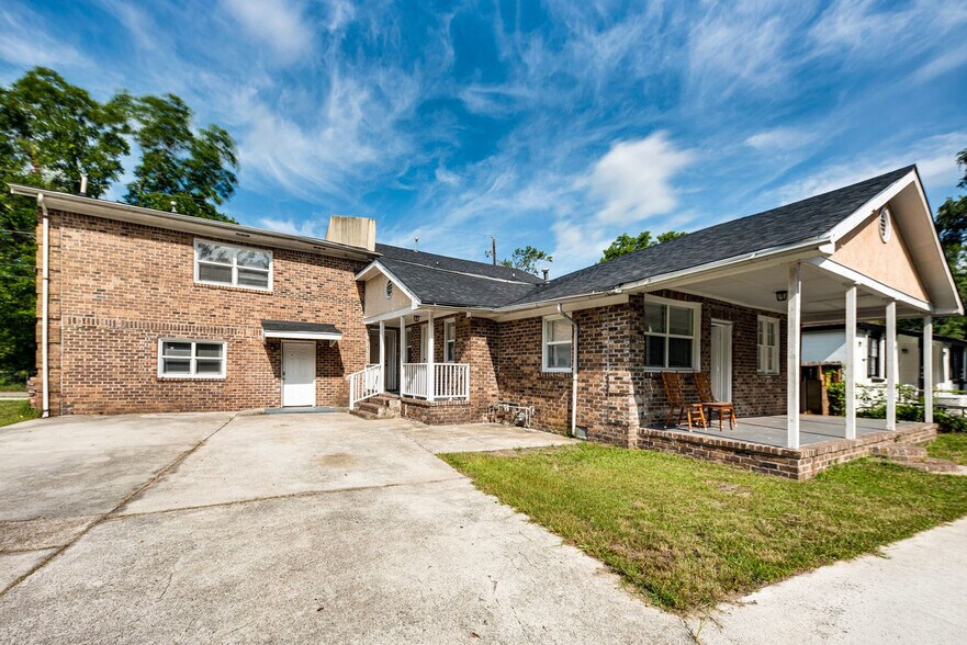 Building Photo - 4731 Sanders Ave