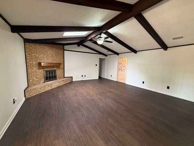 Building Photo - Large 3 Bedroom 2 Bath in PTISD