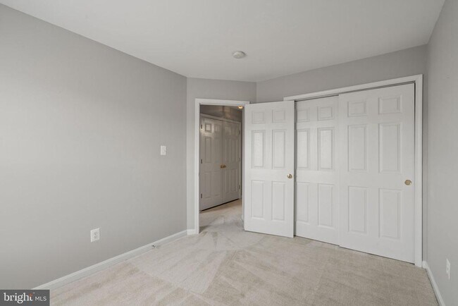 Building Photo - 1026 Longview Ln