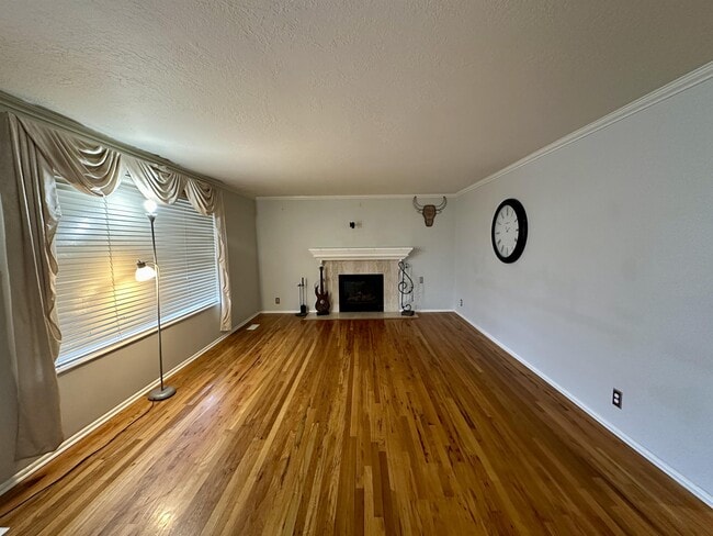 Building Photo - 3560 S Cochise Dr