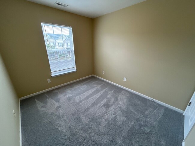 Building Photo - 3 Bed | 2.5 Bath Townhouse in North Raleigh