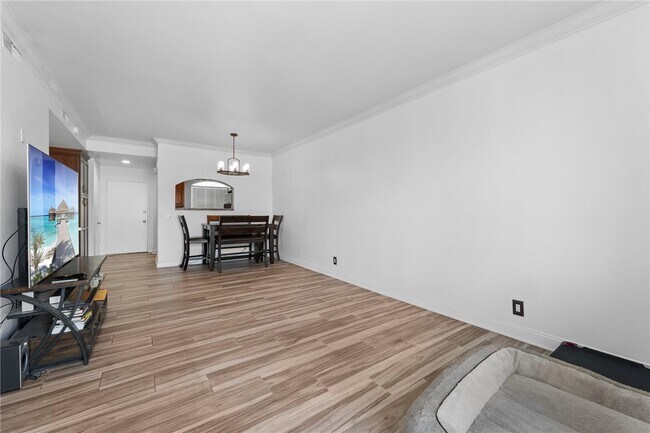 Building Photo - 30902 Club House Dr