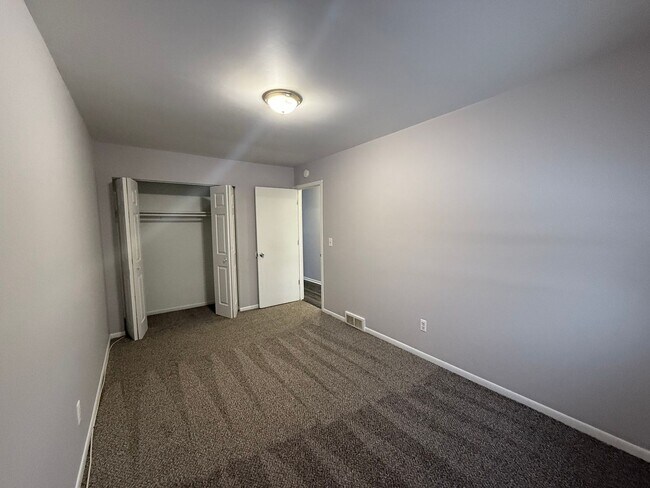 Building Photo - 2081-2083 Shangrai La Dr SE