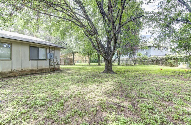 Building Photo - 5301 Indio Cir