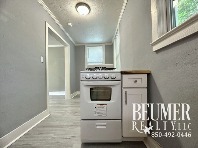 Building Photo - Updated 1 bed/1 bath Cottage for Rent